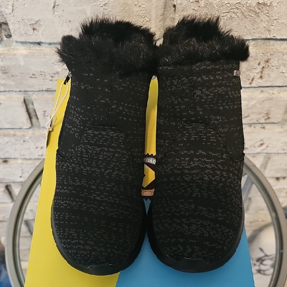 Cozy Black Knit Winter Boots